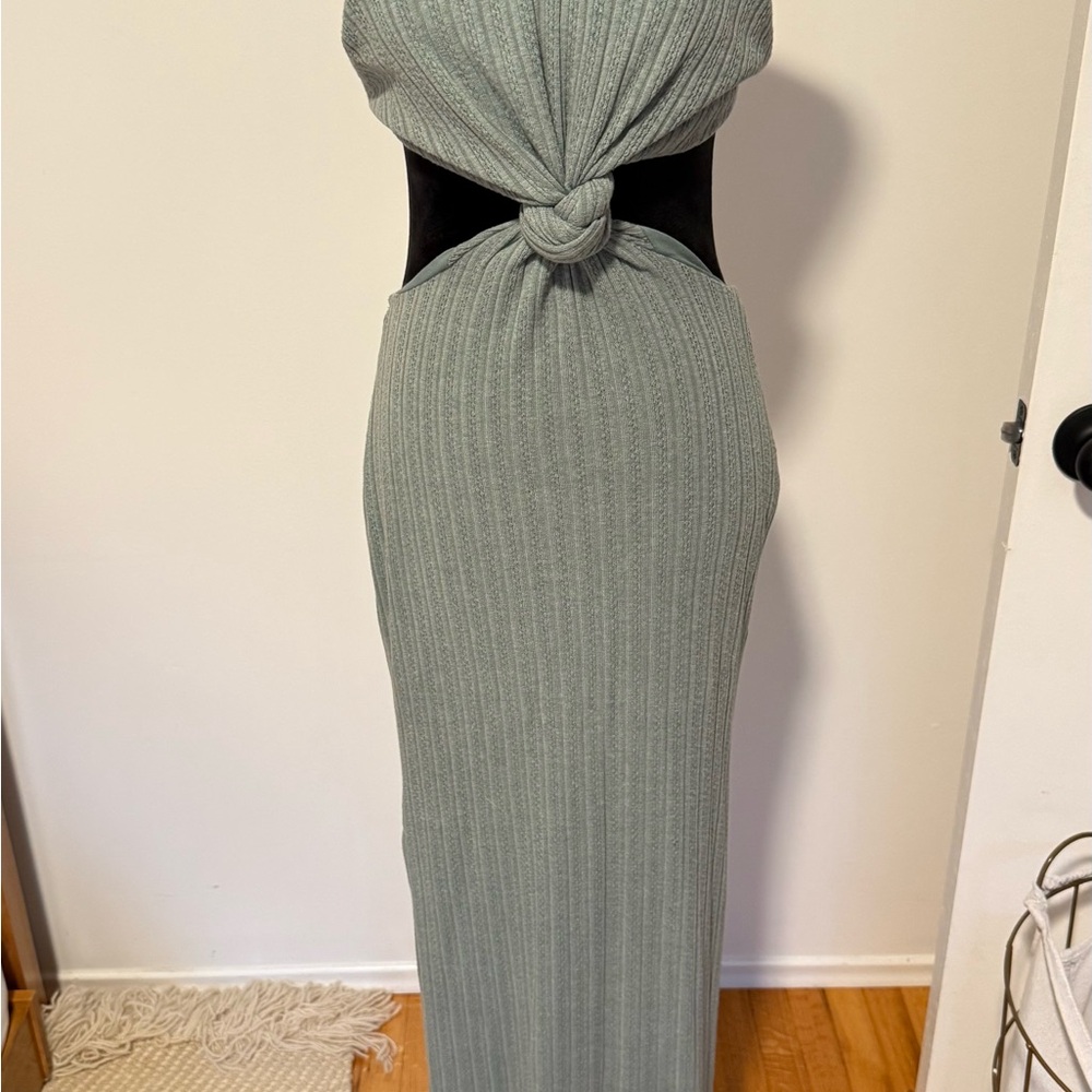 Chic Backless Maxi Dress in green